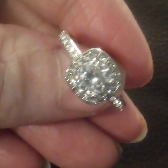 Luxury Crystal AAA Zircon Stone Ring - Size 8 - Picture 3 of 6